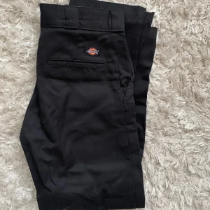 Dickies 874 byxor - jätte fina byxor med bra material, inga defekter. säljer då dem tyvärr är för stora för mig.  🩷