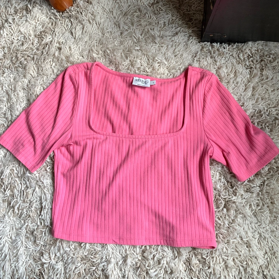 Rosa ribbad topp från NA-KD