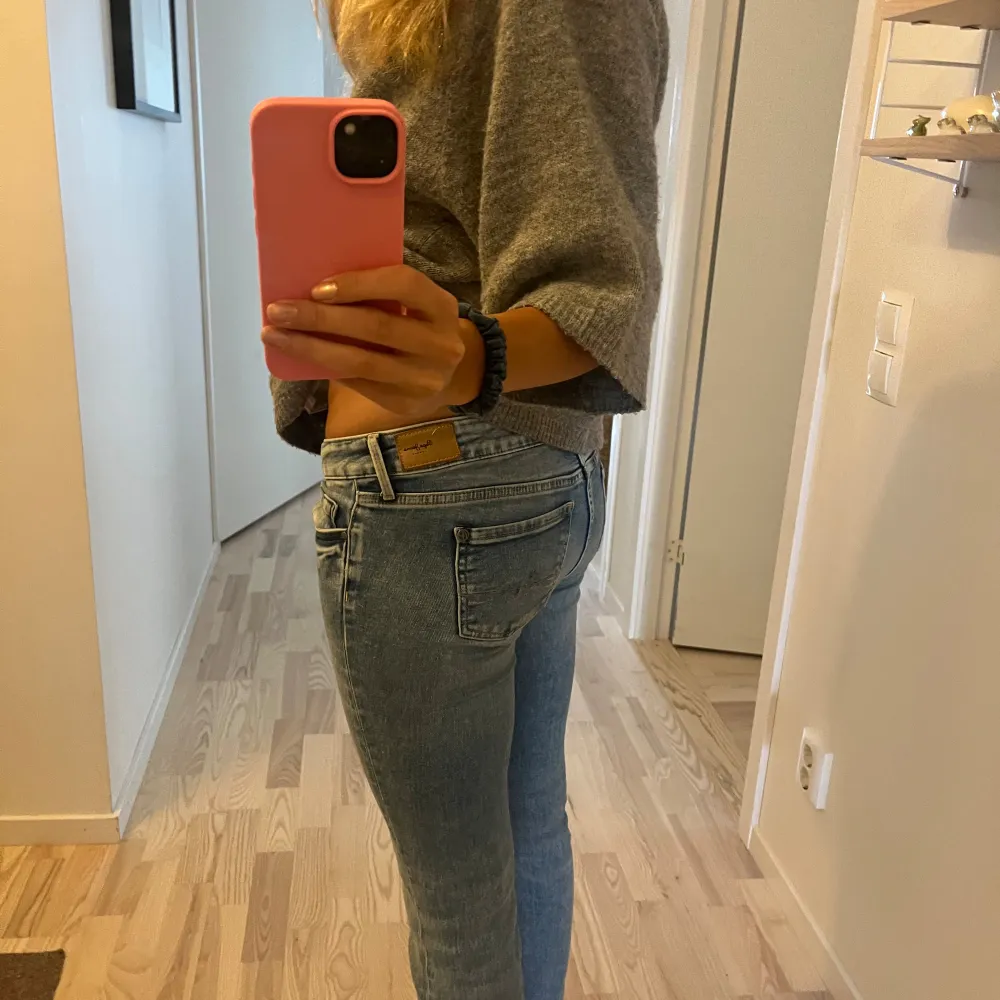 Assnygga lågmidjade bootcut jeans från pepe jeans 💗 i storlek 26/32. I fint skick!. Jeans & Byxor.