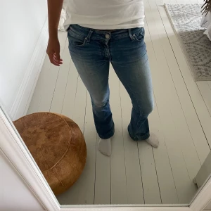 Replay jeans - Säljer dessa jätte fina jeans då de inte kommer till så mycket användning🌸💘 Jeansen är i jätte bra skick förut längst ner på ena benet, se bild 5🙌🏼