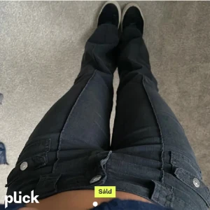 Hm jeans - Snygga jeans från hm. Innerbenslängd ca 80 cm💗