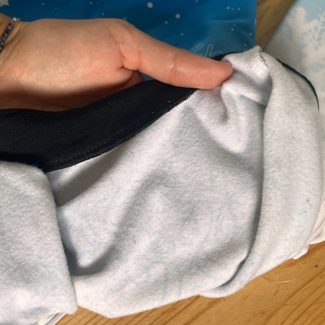 Blå och vit klänning med snöflingor - 92