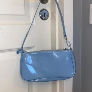 Väska  - Liten söt väska, kontakta mig vid intresse ❤️