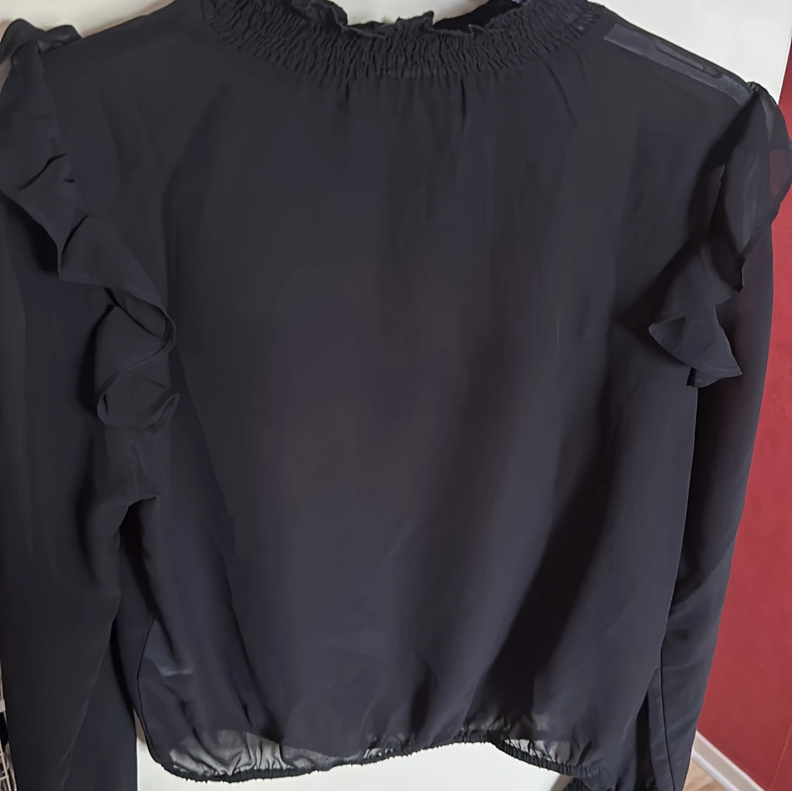 Svart blus från Gina Tricot - 90