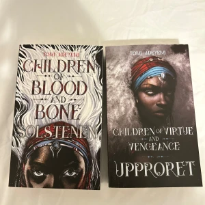 Children of blood and bone böckerna!! - 2 böcker av Tomi Adeyemi på svensk. Format: Pocket. Helt olästa, alltså i ett jättebra skick!! ❤️