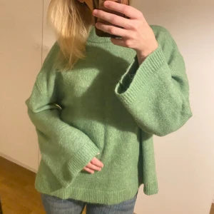 Grön stickad tröja - Grön stickad från Gina Tricot, fint skick💓