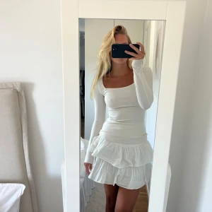 Vit topp  - Knappt använd, kan kläs upp och ner!