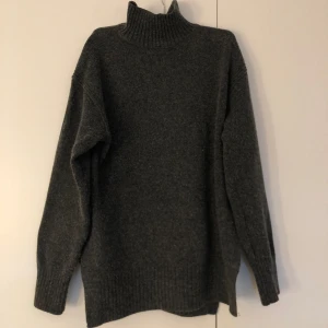 Stickad tröja - Jättefin! Kommer tyvärr inte till användning:(