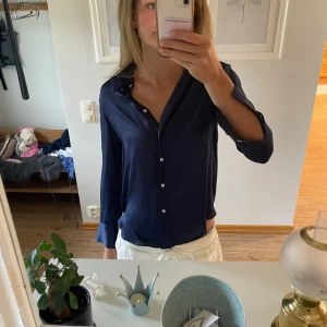 Satin skjlrta - Satin skjorta från Massimo dutti. Knappt använd!