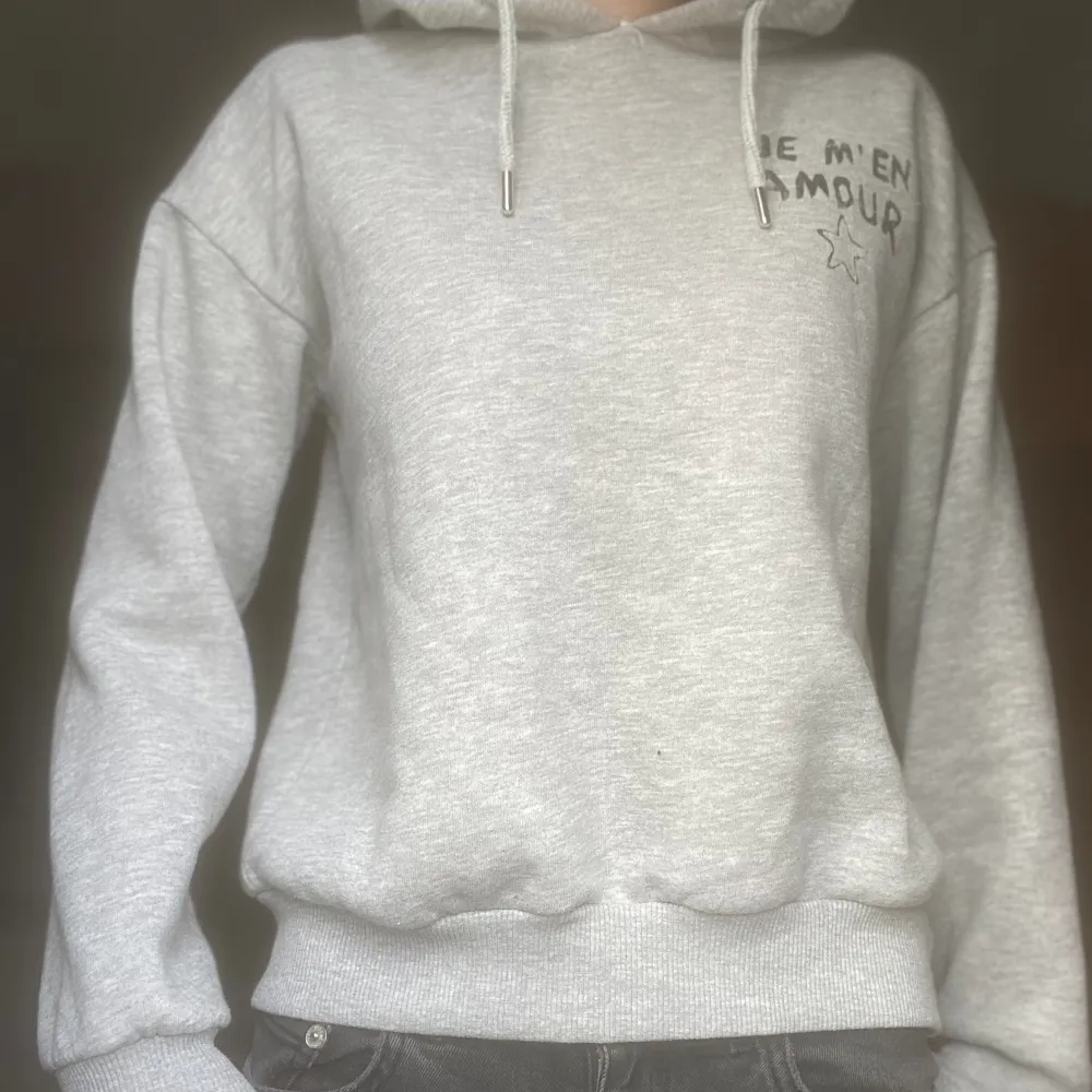 Använt fåtal gånger och funkar för mig som bär Xxs, Nypris 250kr. Läs gärna min profil innan köp❤️. Hoodies.