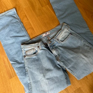 Vintage fornarina jeans - Skitsnygga äkta vintage jeans från tidigt 2000 tal🤩 Är lågmidjade med bootcut. Skicket är helt fantastiskt!!💚 Märke: Fornarina   Köparen står för frakt🚛💕