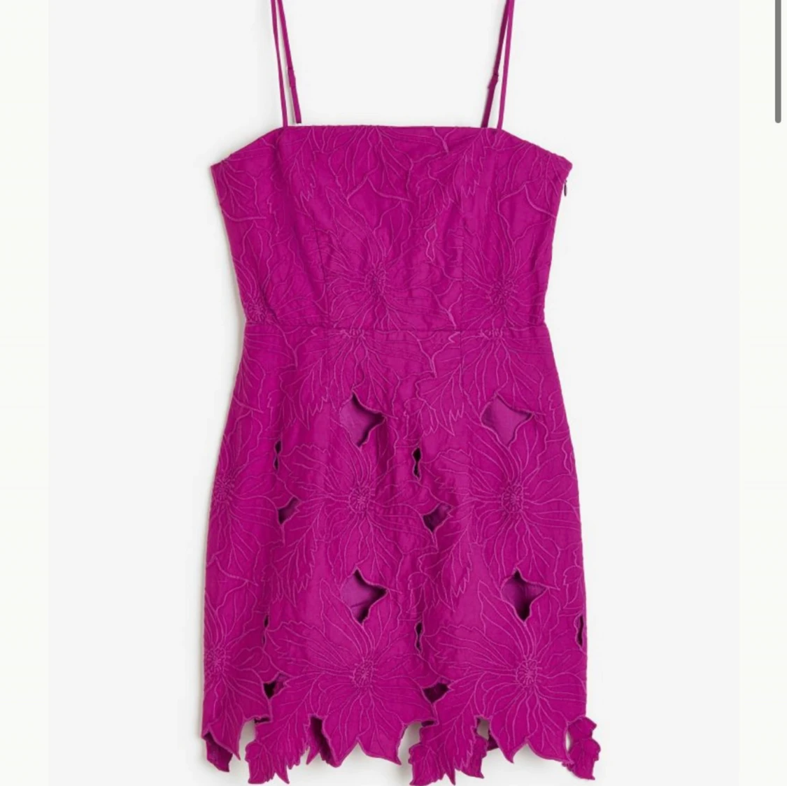 Kort, lilla , broderad klänning