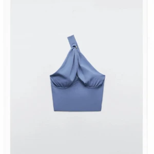 Festtopp - Jättefin festtopp nu till sommaren från Zara i nyskick! Skriv vid frågor ☺️