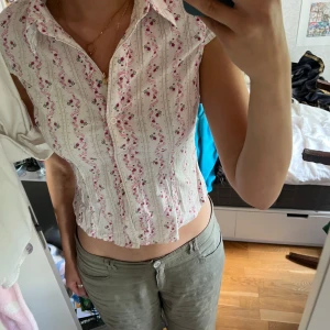 Skjorta - Supergullig vintage kortärmad skjorta i nyskick i storlek 38🥰