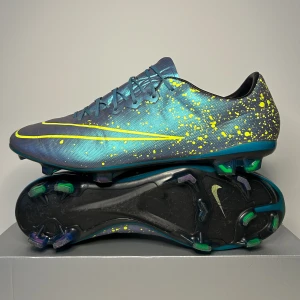 Nike fotbollsskor  - Nike Mercurial Vapor 10 😍 8/10 skick otroliga skor som är väldigt sällsynta och populära! Har du frågor, tveka inte att skriva till oss! 🙌