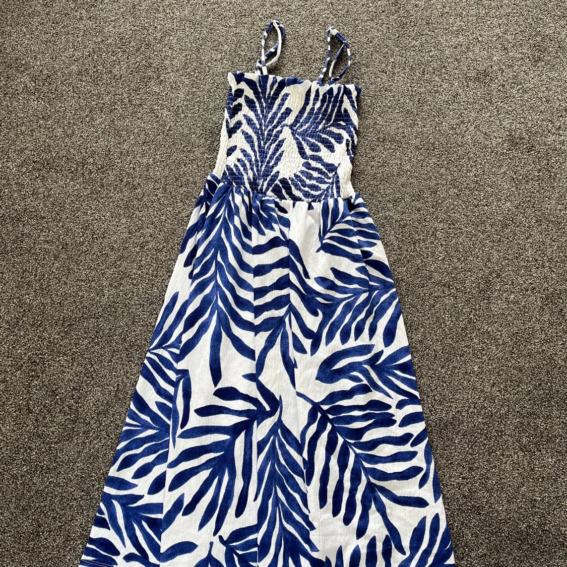 Blå, vit klänning  - 90