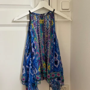 Linne - Superfint linne från Zara. Aldrig användt endast tvättad en gång! Obs: den är lite genomskinlig 