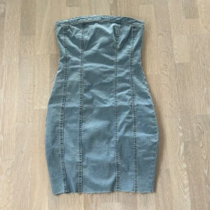 Jeansklänning - Superfin jeansklänning, helt oanvänd enbart testad. Strl S.   Helt slutsåld.