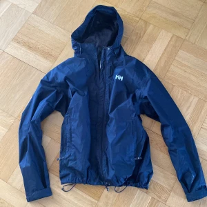Helly Hansen vind jacka - Storlek S Dunder skick (knappt använd) 