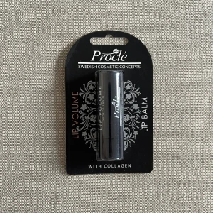 Lip plumper - Oöppnad Proclé Volume Lip Balm. Läppbalsam som plumpar läpparna och återfuktar 💗nypris 119 kr.