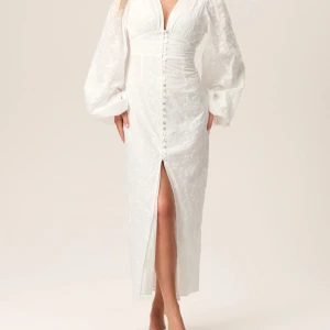 Adoore klänning - Säljer denna superfina klänning från adoore då den tyvärr var förliten för mig. Den är därmed endast testat och aldrig använd