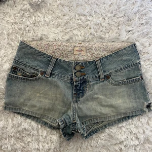 Shorts - Midjemått: 36cm rakt över