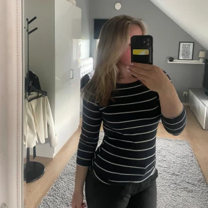 Randig topp❤️ - Använd fåtal gånger!  Fint skick.  Köpt för 100kr