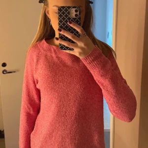 Stickad tröja veromoda  - Superfin stickad tröja från veromoda  Använd få gånger  I strl xs men passar mig som bär s 