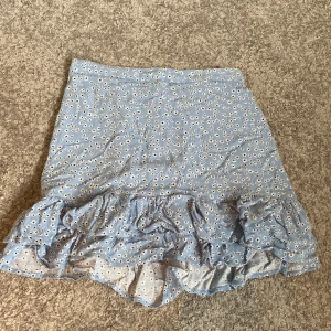 Blå kjol 🩵 - säljer eftersom att den inte är min stil längre, annars inget fel 💞