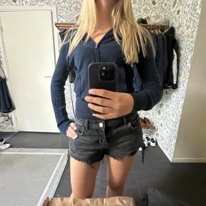 Soft goat zip up tröja  - Intressekoll på denna marinblå soft goat zip up tröja superfint skick!  Storlek Xs