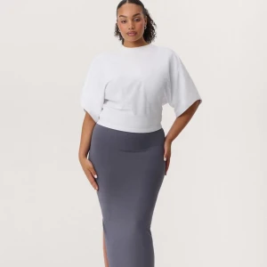 AVORA kjol, grå - Oanvänd kjol från bianca ingrossos märke AVORA. Prislappen är kvar och orginalpriset är 1000kr