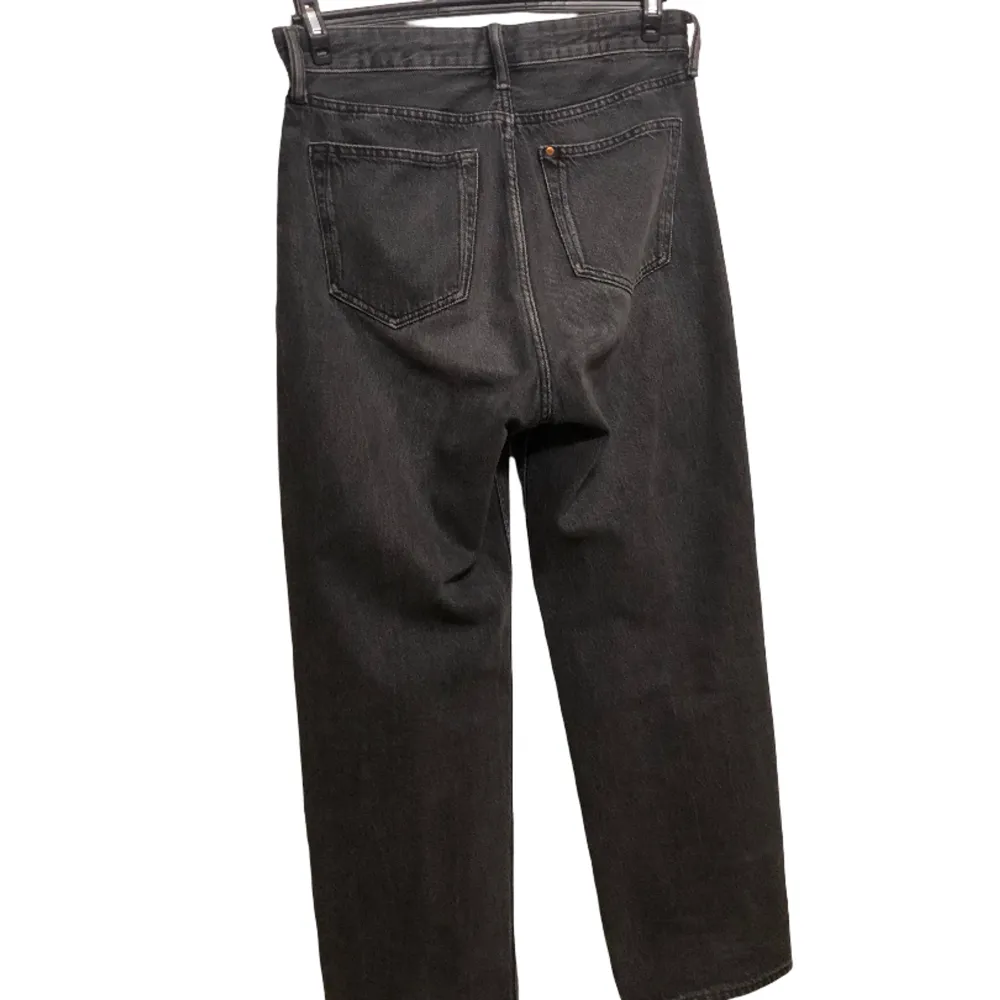 Loose/baggy pants från H&M, finns några skador och är använda. Kan diskutera om priset, kom privat för mer information. Jeans & Byxor.