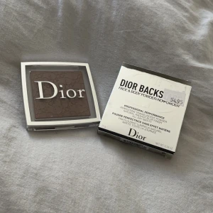 Dior bronser  - Säljer denna snygga bronsen ifrån Dior som köptes för ca 600 kr men säljer för endast 299 kr. Den är endast testad men har annan favorit🫶🏻 