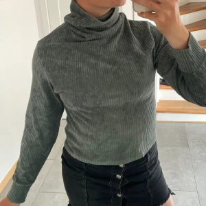 Hög halskragad tröja - Bra skick