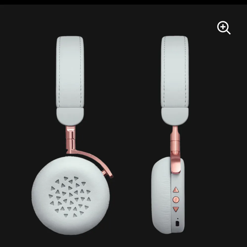Vain sthlm hörlurar i färgen ”Rail grey”. De är trådlösa, men går även att koppla in med medföljande ljudkabel och kan då användas utan batteri. Det medföljer även en laddar sladd. De är i superbra skick då de endast är testade. Köpta för 1500kr. Muu.
