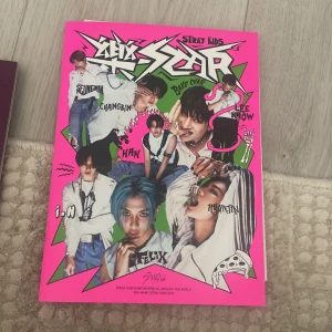 Skz headliner album  - Skz headliner album säljer för 270 kr kommer med allt 