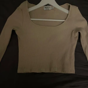 Beige långärmad tröja  - Bra skick och fin 