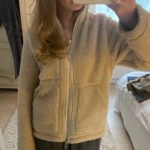 Teddyjacka - Super söt teddyjacka från Arket perfekt nu till vinter👌🏼