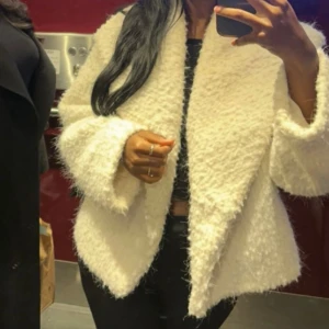 Jacka  - Säljer denna jacka från NAKD, finns bokstavligen inget dåligt att säga om jackan bara att jag inte använder den längre. Perfekt inför våren 😍🤍  (Original pris 800kr)