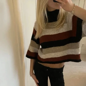 Stickad t-shirt - Såå fin stickad t-shirt med trekvartsärmar