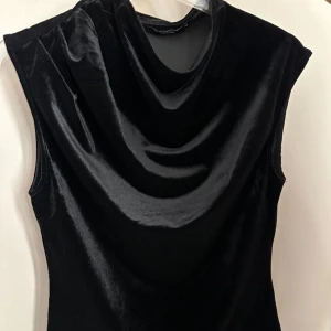 Topp - En topp från bikbok i sammet som endast är testad🌸