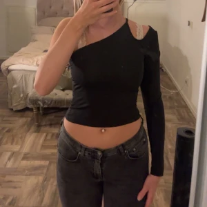 Tröja med en arm - Helt oanvänd super fin tröja💕