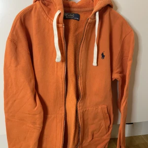 Ralph laruen hoodie - Passar till jeans jätte snyggt. Zip up