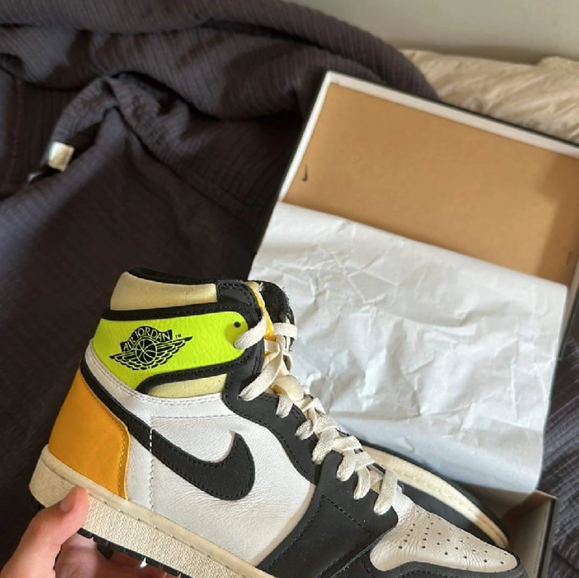 AirJordan 1 Volt Gold - 90