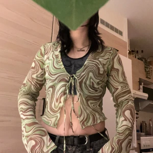 Mesh topp - Mesh topp, 70 tals stuk och med knyt fram. Knappt använd! Frakt ingår inte i priset <33