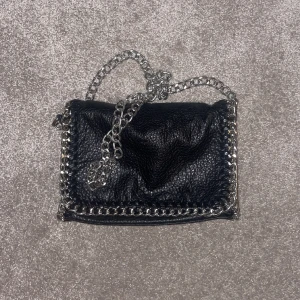 Tiamo väska - Säljer min as snygga tiamo väska då den inte kommer till användning❣️Köpt för 550 kr säljer för 250!! Skriv för frågor eller fler bilder
