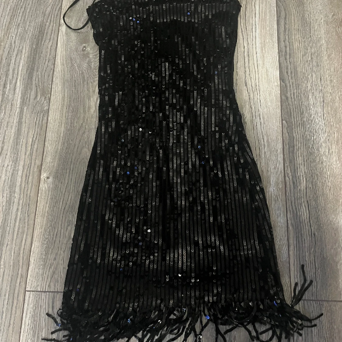 kort paljettklänning