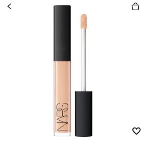 Nars radiant creamy concealer - Nars radiant creamy concealer i färgen Tiramisu💗Endast testad då färgen tyvärr var för mörk😔Nypris 359kr