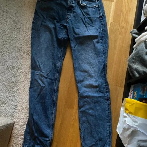 Karve straight Jeans  - Straight Jeans från Karve Storlek W32 Kan strykas vid intresse 249kr