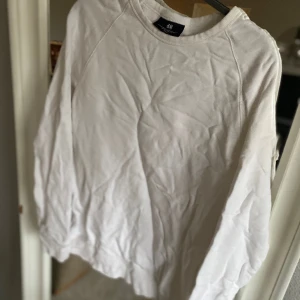 Sweatshirt - Sweatshirt från HM Aldrig använd - nyskick Kan strykas vid intresse  75kr